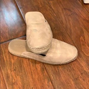 Metallic beige, woven espadrille mules.